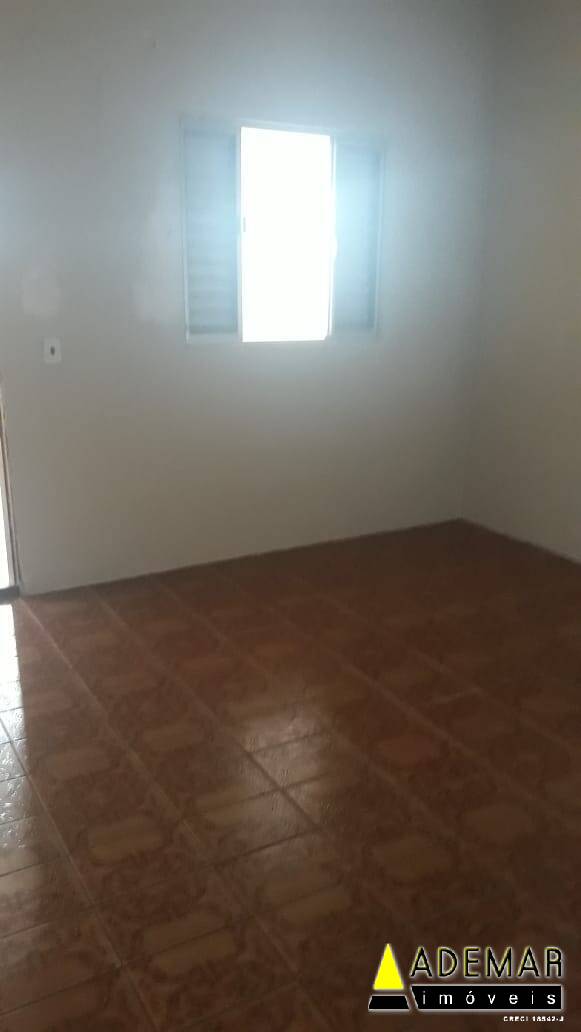 Casa à venda com 3 quartos, 128m² - Foto 1