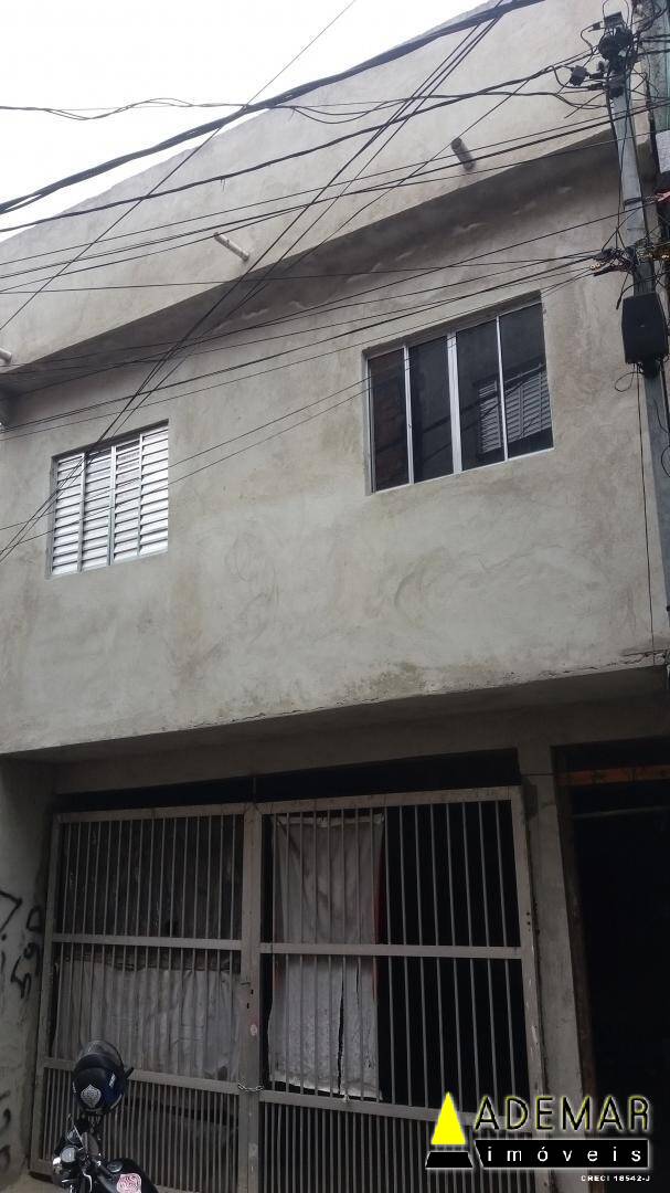 Casa à venda com 3 quartos, 100m² - Foto 1