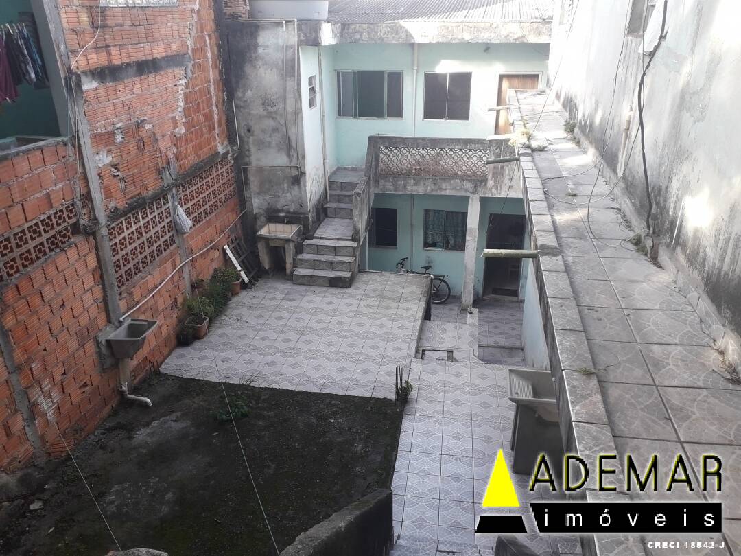 Casa à venda com 6 quartos, 200m² - Foto 12