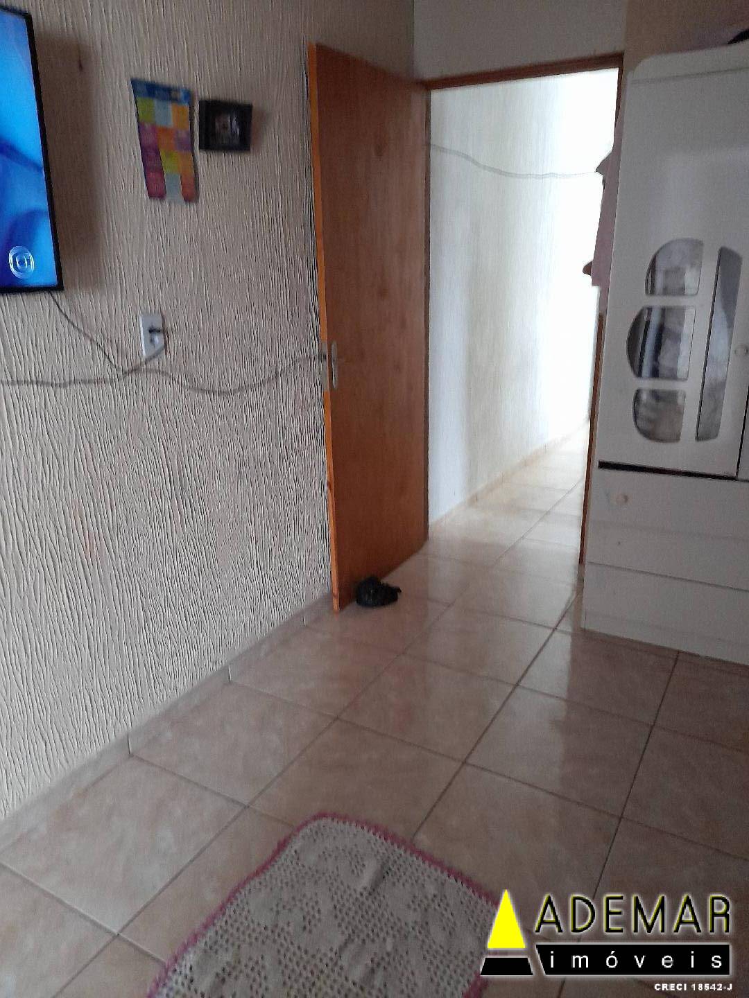 Casa à venda com 4 quartos, 250m² - Foto 2