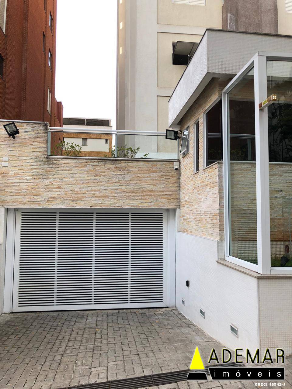 Apartamento à venda com 3 quartos, 107m² - Foto 2