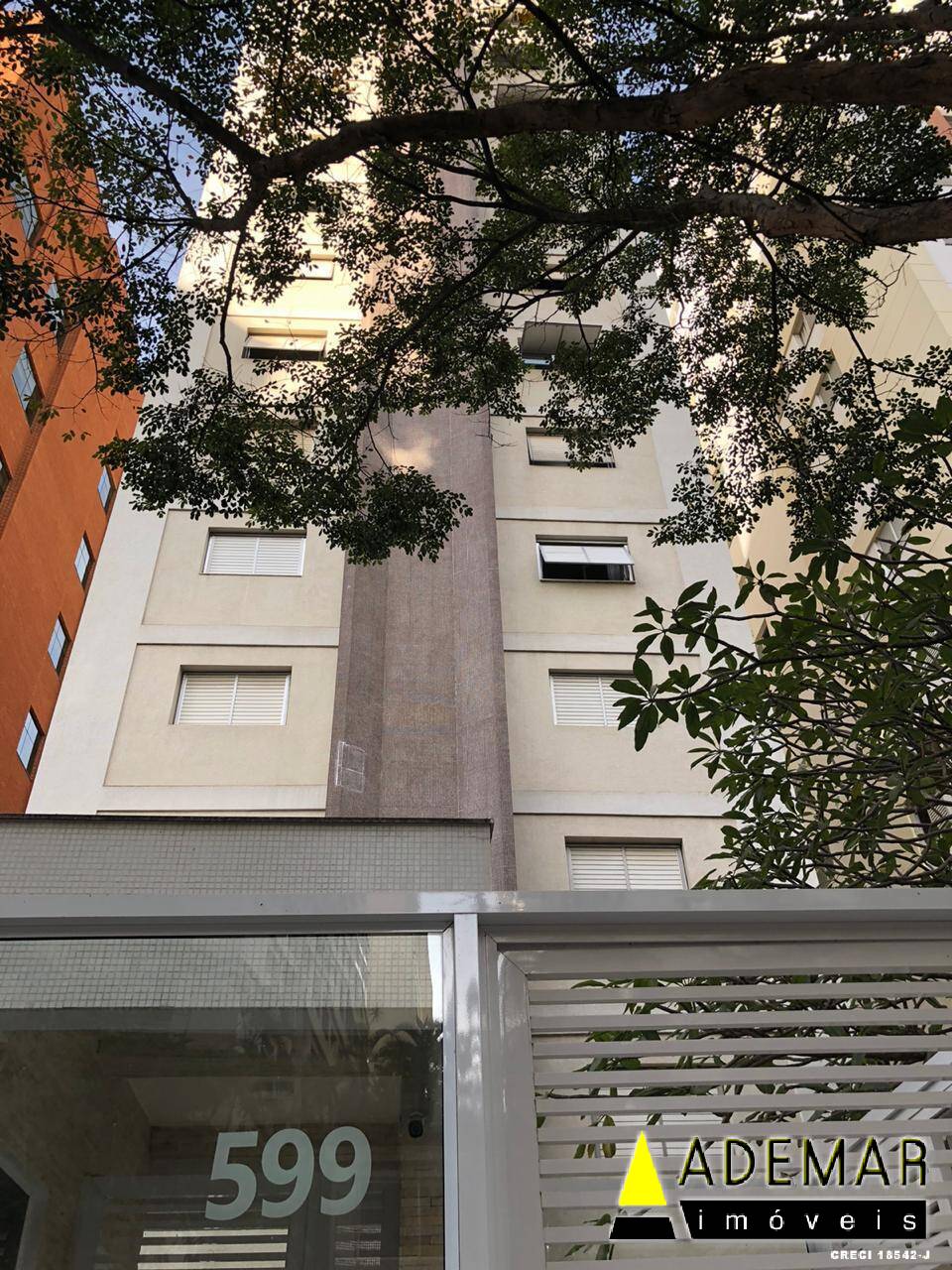 Apartamento à venda com 3 quartos, 107m² - Foto 3