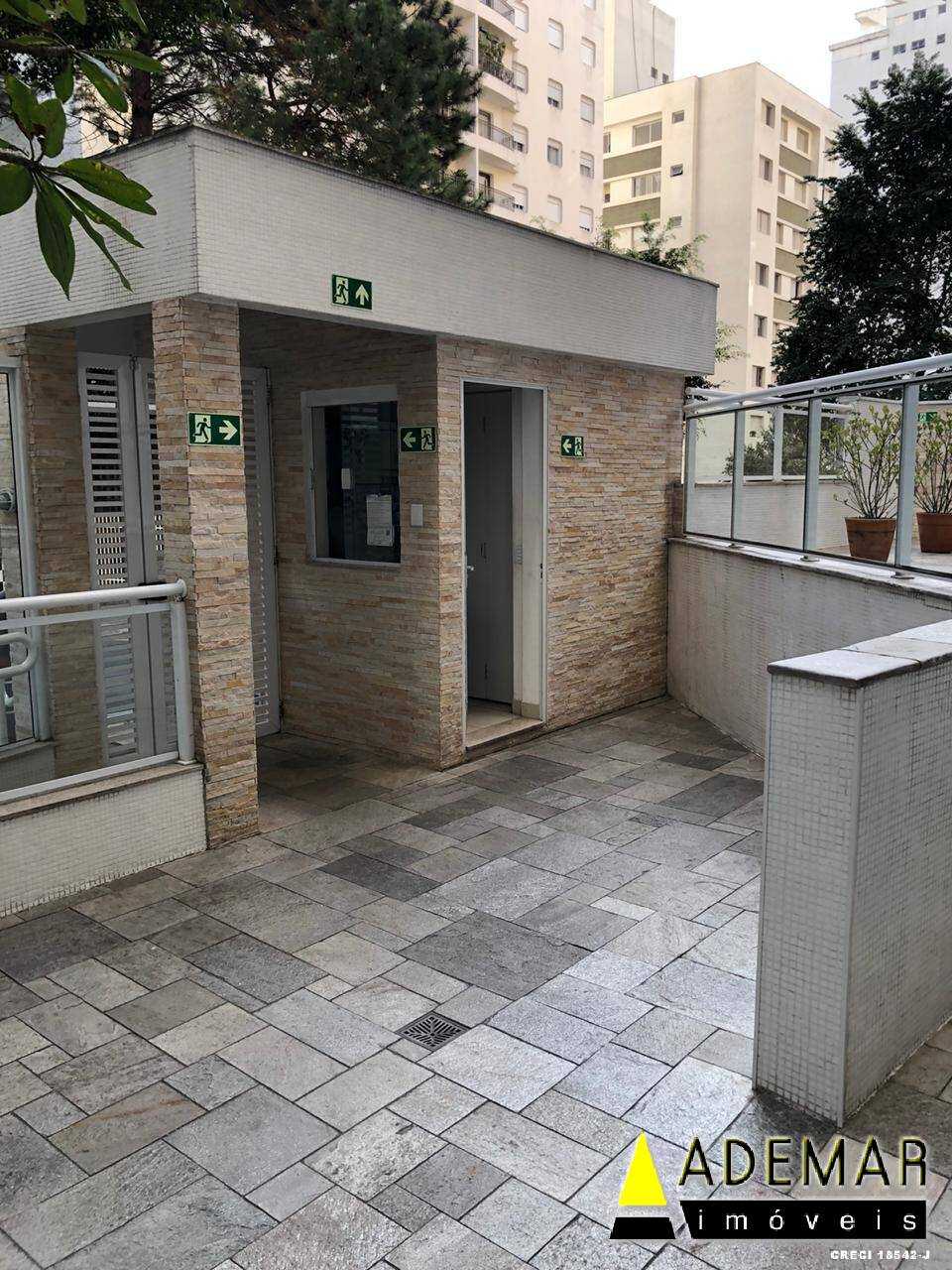 Apartamento à venda com 3 quartos, 107m² - Foto 4