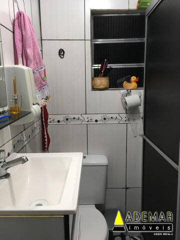 Casa à venda com 3 quartos, 70m² - Foto 2