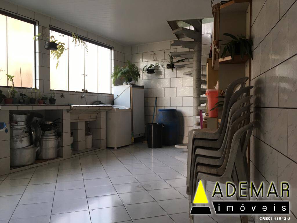 Casa à venda com 3 quartos, 600m² - Foto 5