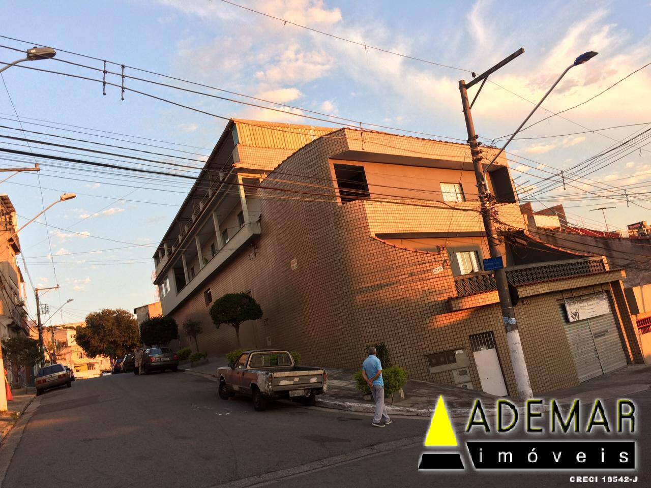 Casa à venda com 3 quartos, 600m² - Foto 2