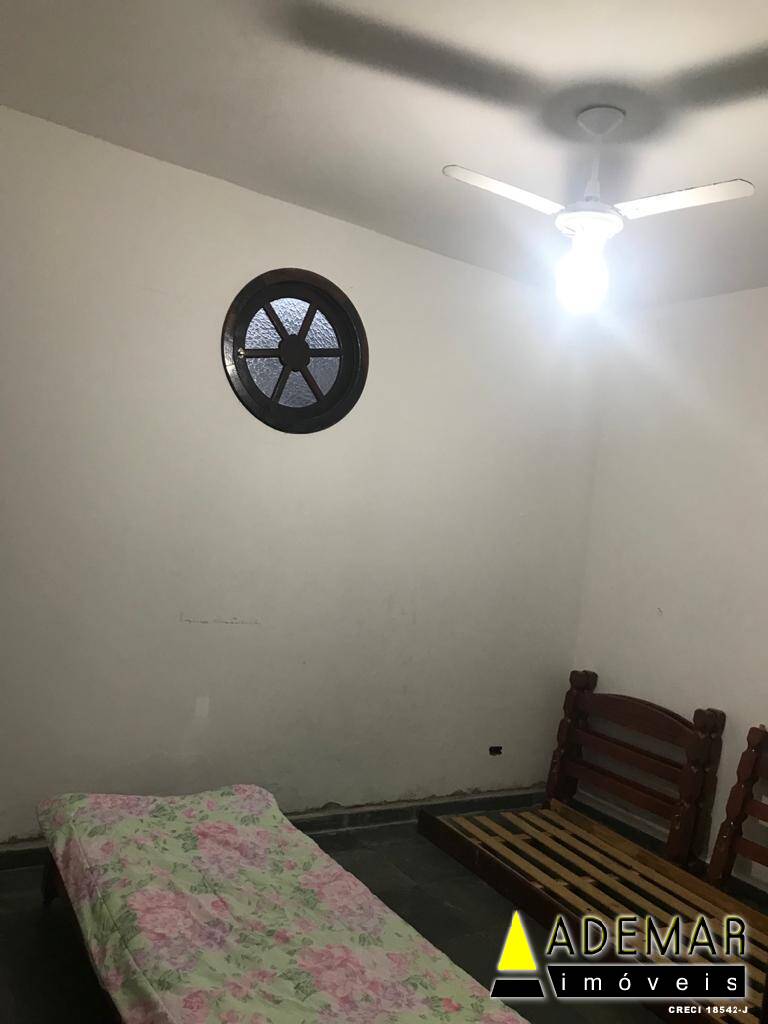 Casa à venda com 3 quartos, 100m² - Foto 4