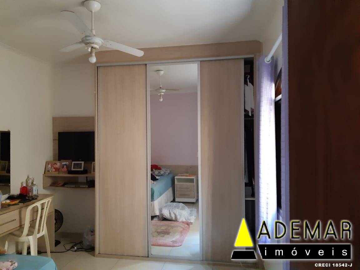 Casa à venda com 3 quartos, 250m² - Foto 11