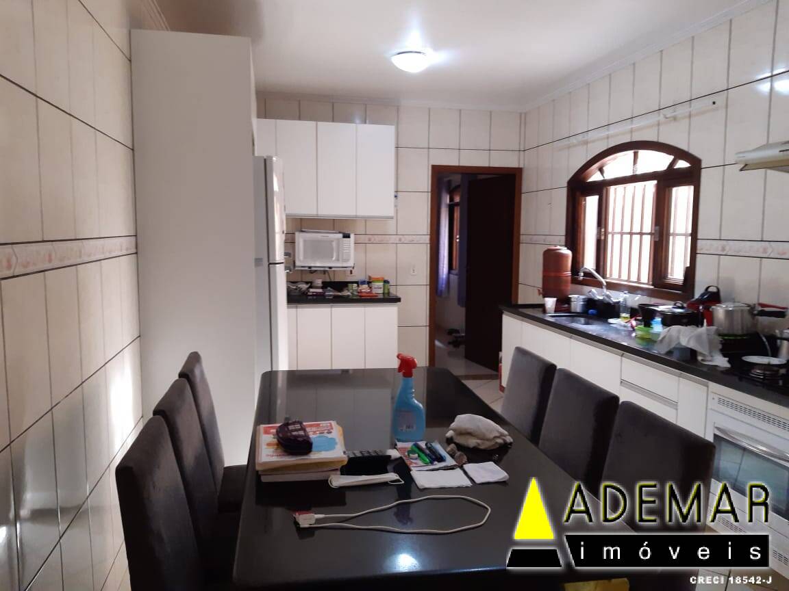 Casa à venda com 3 quartos, 250m² - Foto 17