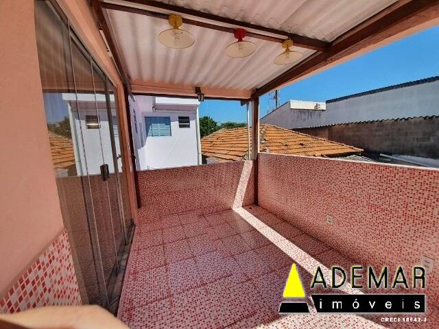 Casa à venda com 3 quartos, 195m² - Foto 2