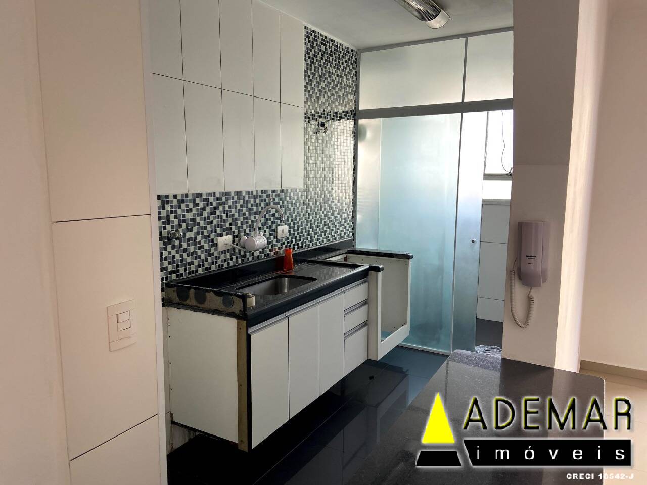 Apartamento à venda com 2 quartos, 63m² - Foto 3