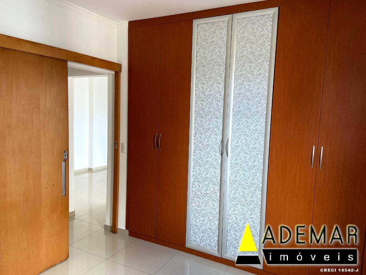 Apartamento à venda com 2 quartos, 63m² - Foto 9