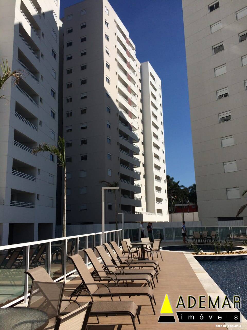 Apartamento à venda com 3 quartos, 105m² - Foto 1