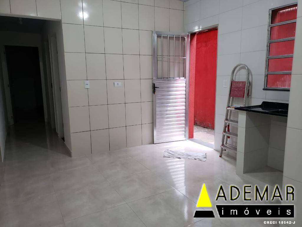 Casa à venda com 2 quartos, 250m² - Foto 1