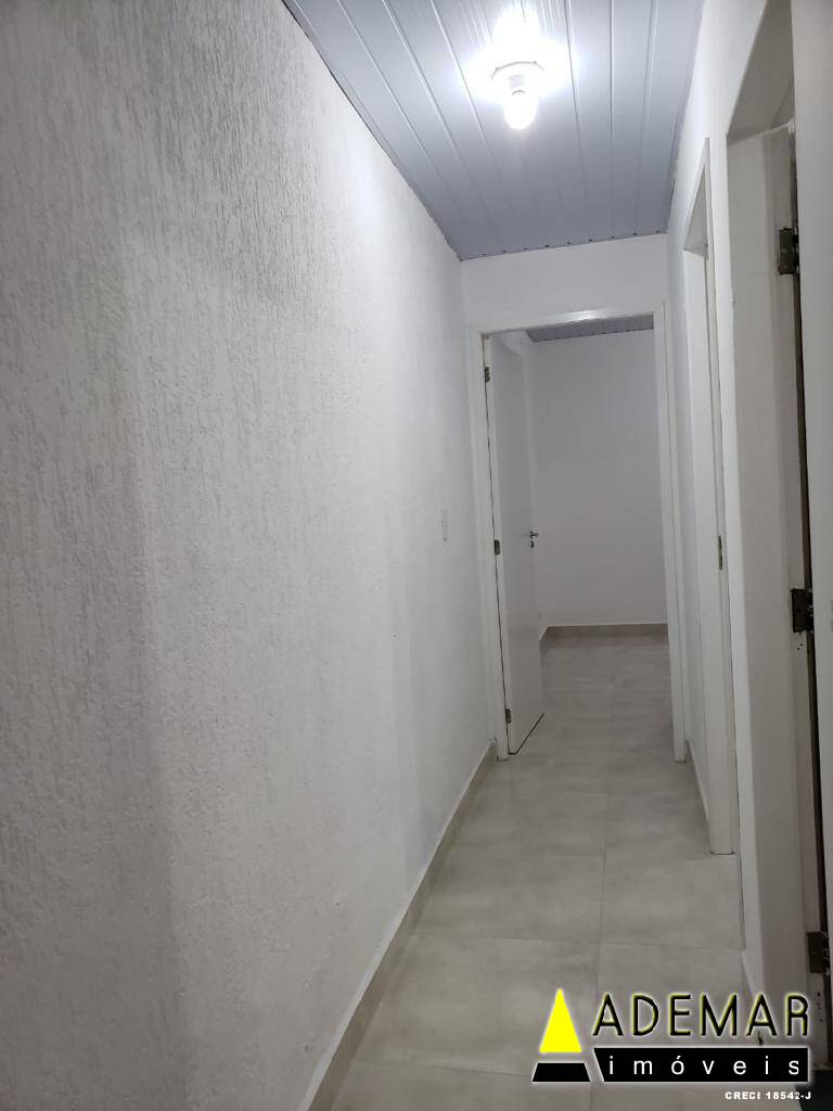 Casa à venda com 2 quartos, 250m² - Foto 3