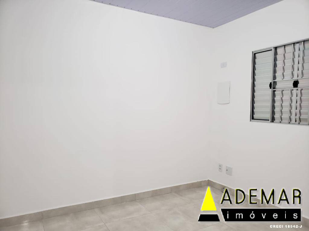 Casa à venda com 2 quartos, 250m² - Foto 2