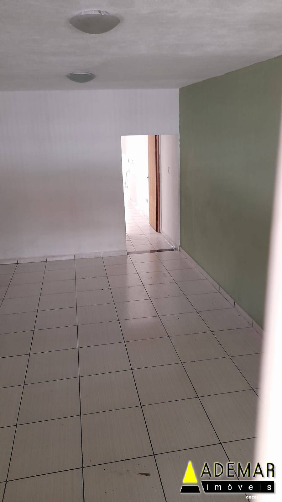 Casa à venda e aluguel com 2 quartos, 230m² - Foto 2