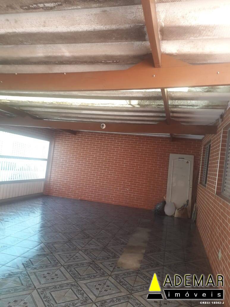 Casa à venda com 3 quartos, 360m² - Foto 1