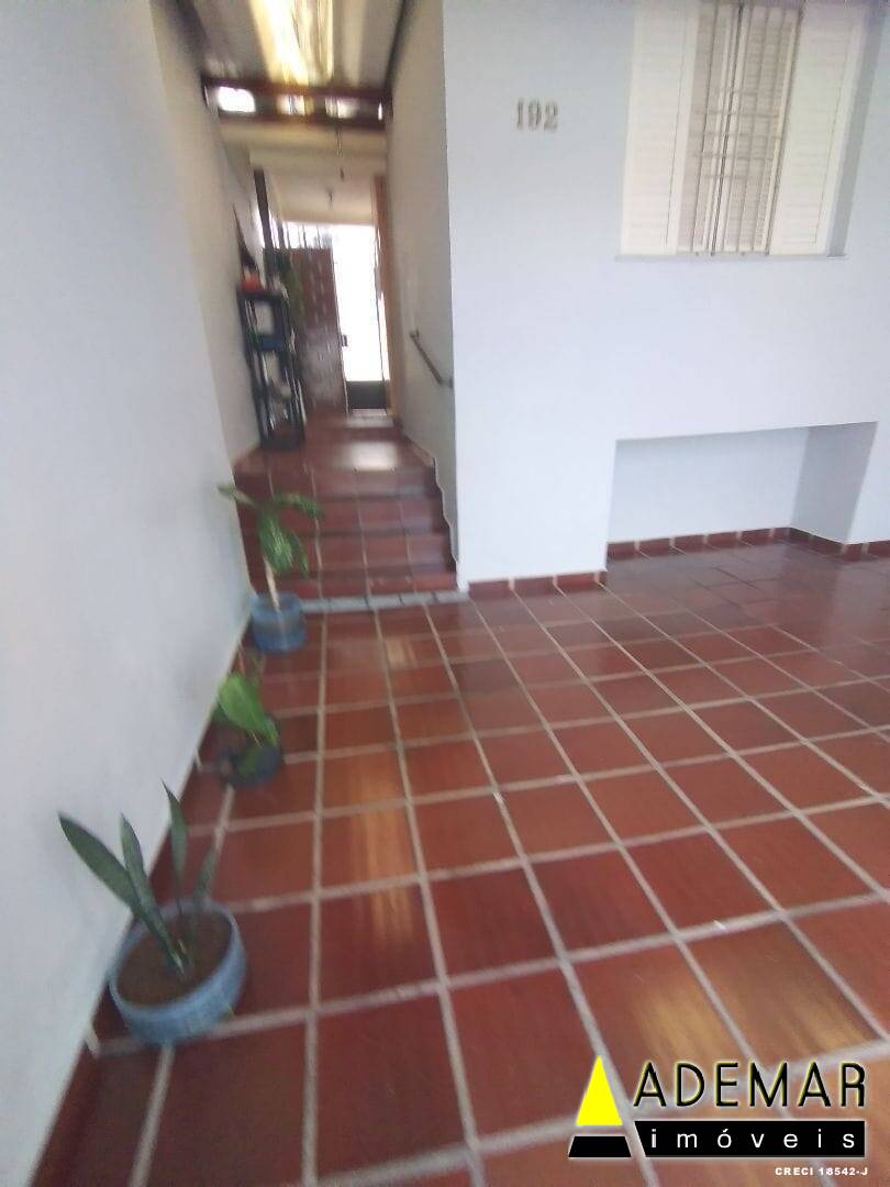 Casa à venda com 2 quartos, 100m² - Foto 1