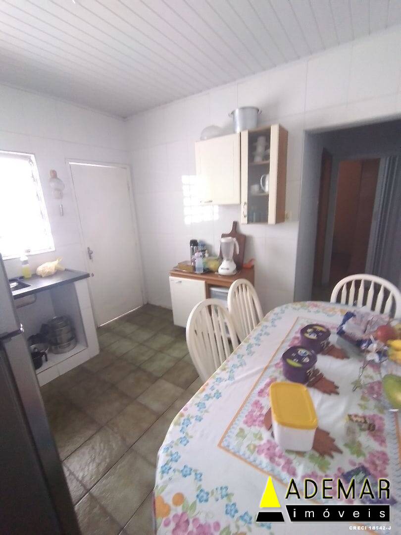 Casa à venda com 2 quartos, 100m² - Foto 3