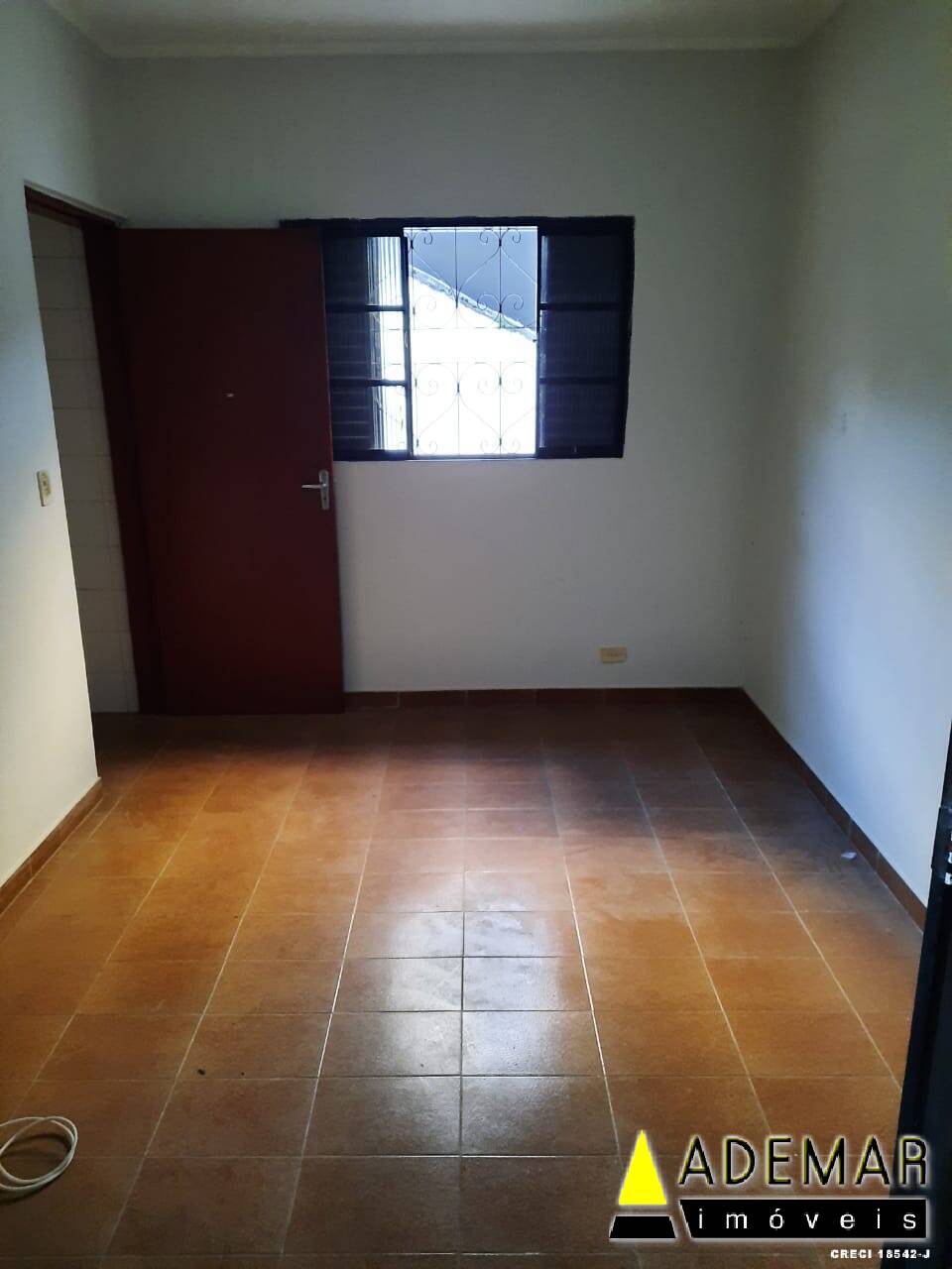 Casa à venda com 2 quartos, 100m² - Foto 3