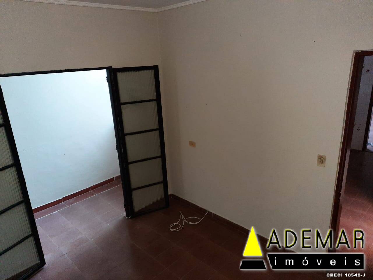 Casa à venda com 2 quartos, 100m² - Foto 4