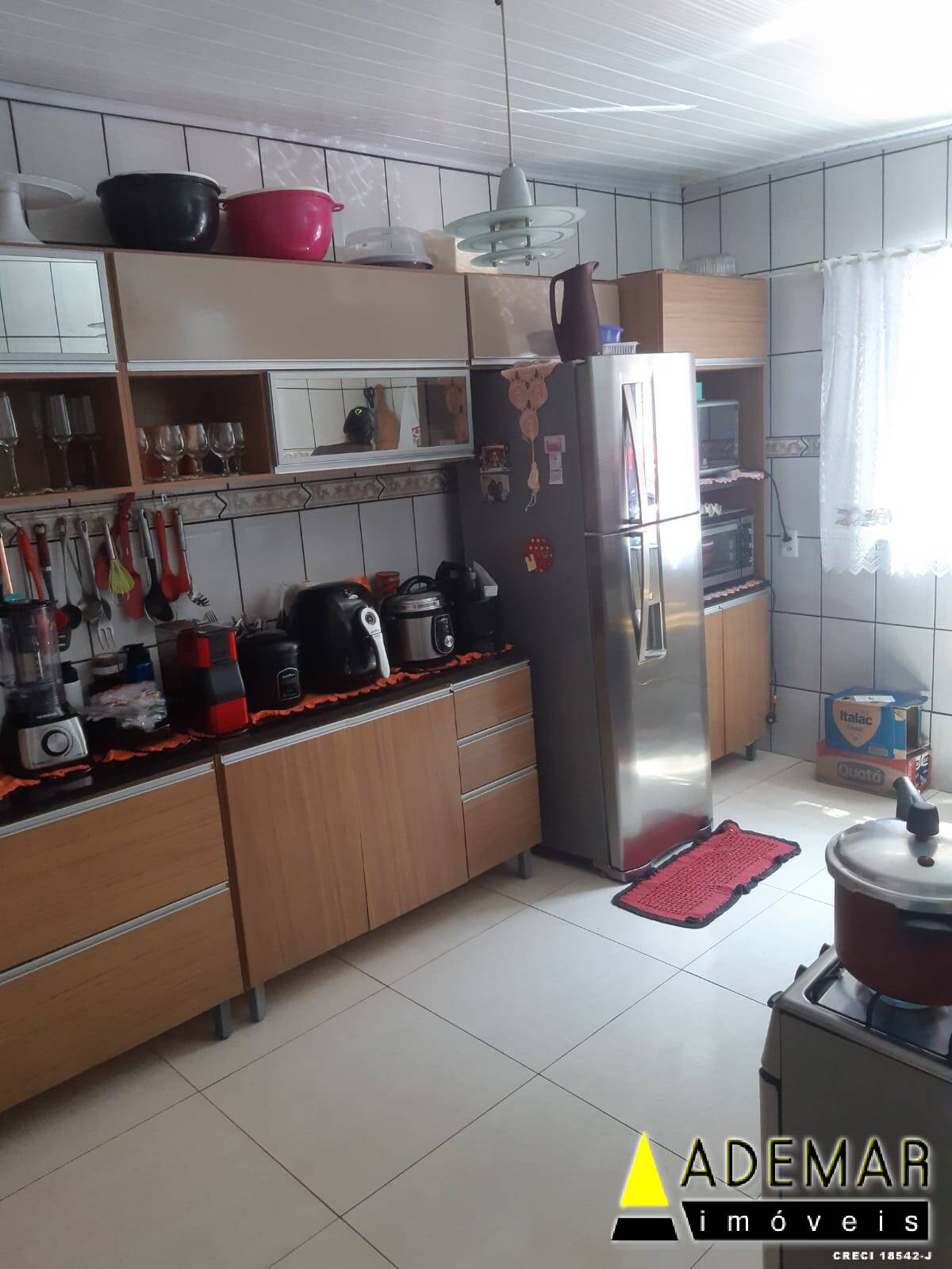 Casa à venda com 2 quartos, 70m² - Foto 1