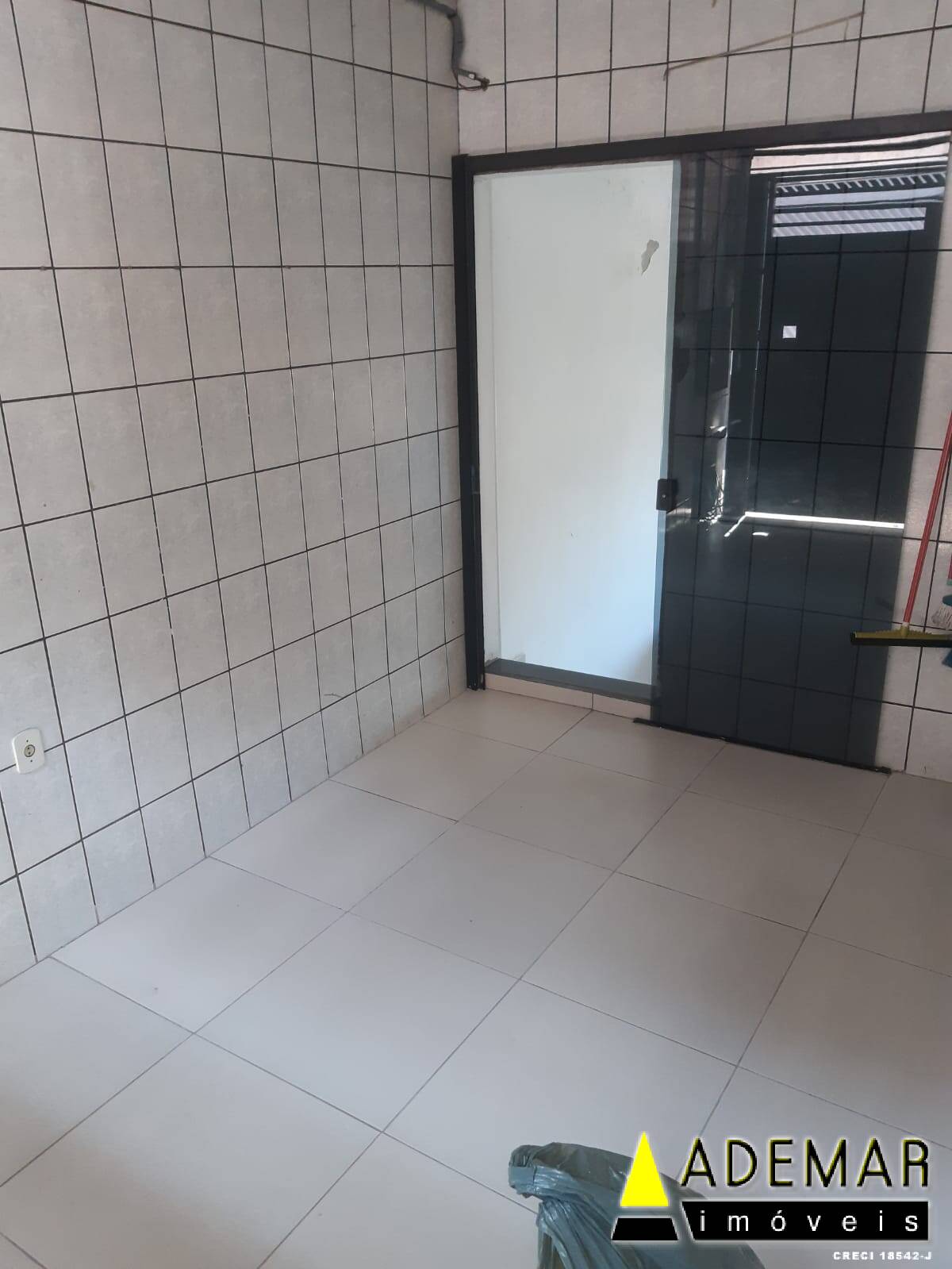 Casa à venda com 2 quartos, 70m² - Foto 11