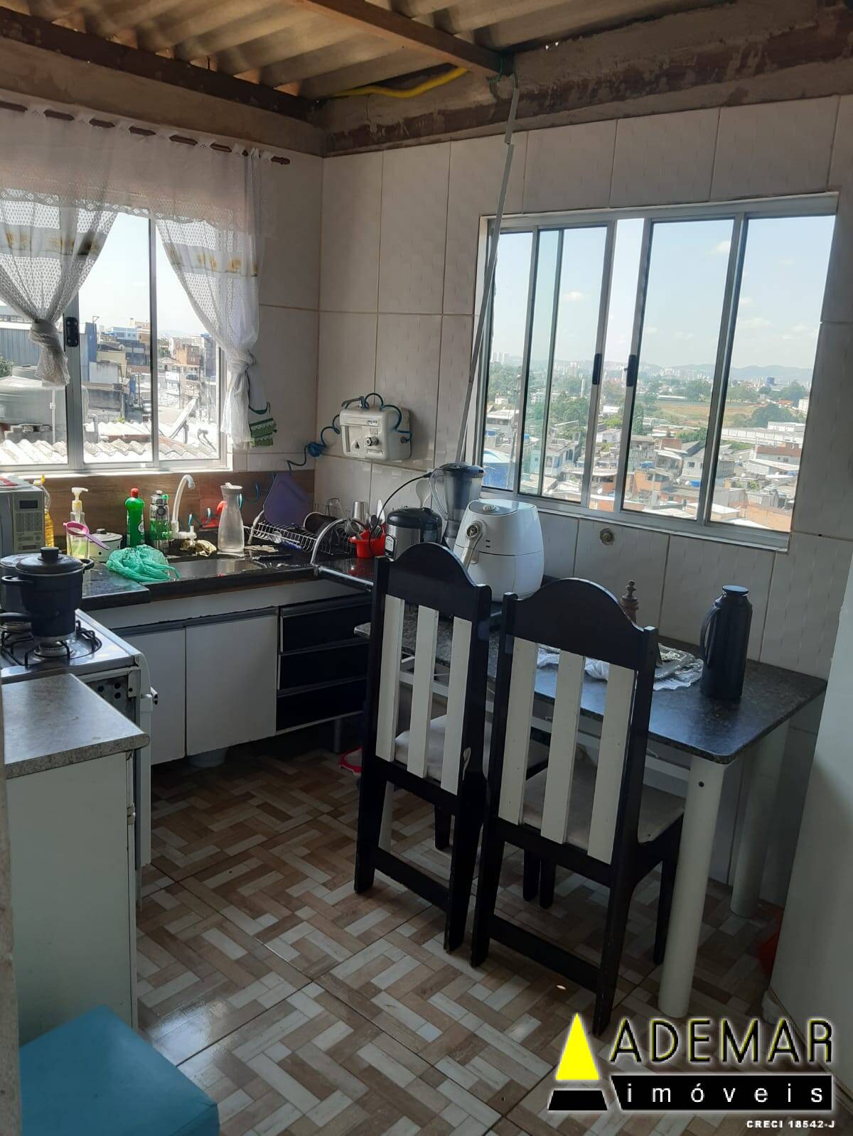 Casa à venda com 2 quartos, 110m² - Foto 2