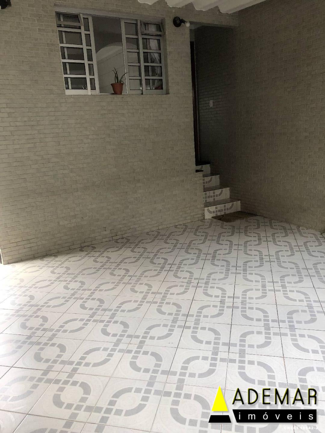 Casa à venda com 2 quartos, 195m² - Foto 2