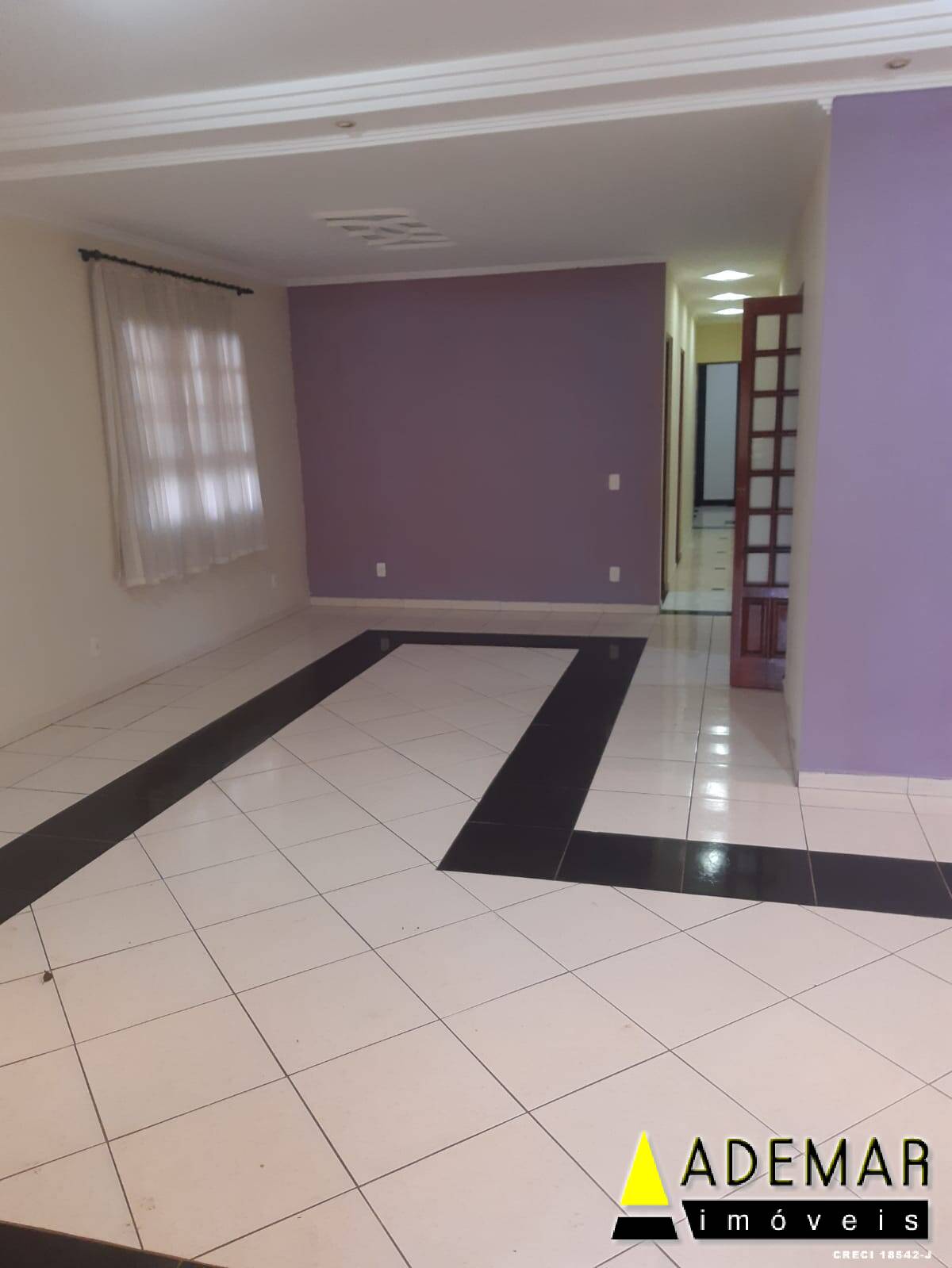 Casa à venda com 3 quartos, 500m² - Foto 1