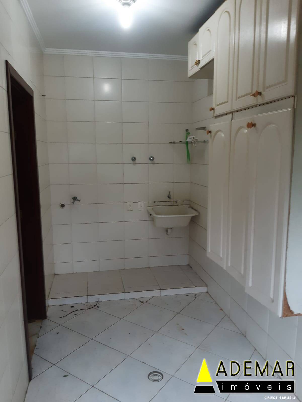 Casa à venda com 3 quartos, 500m² - Foto 2