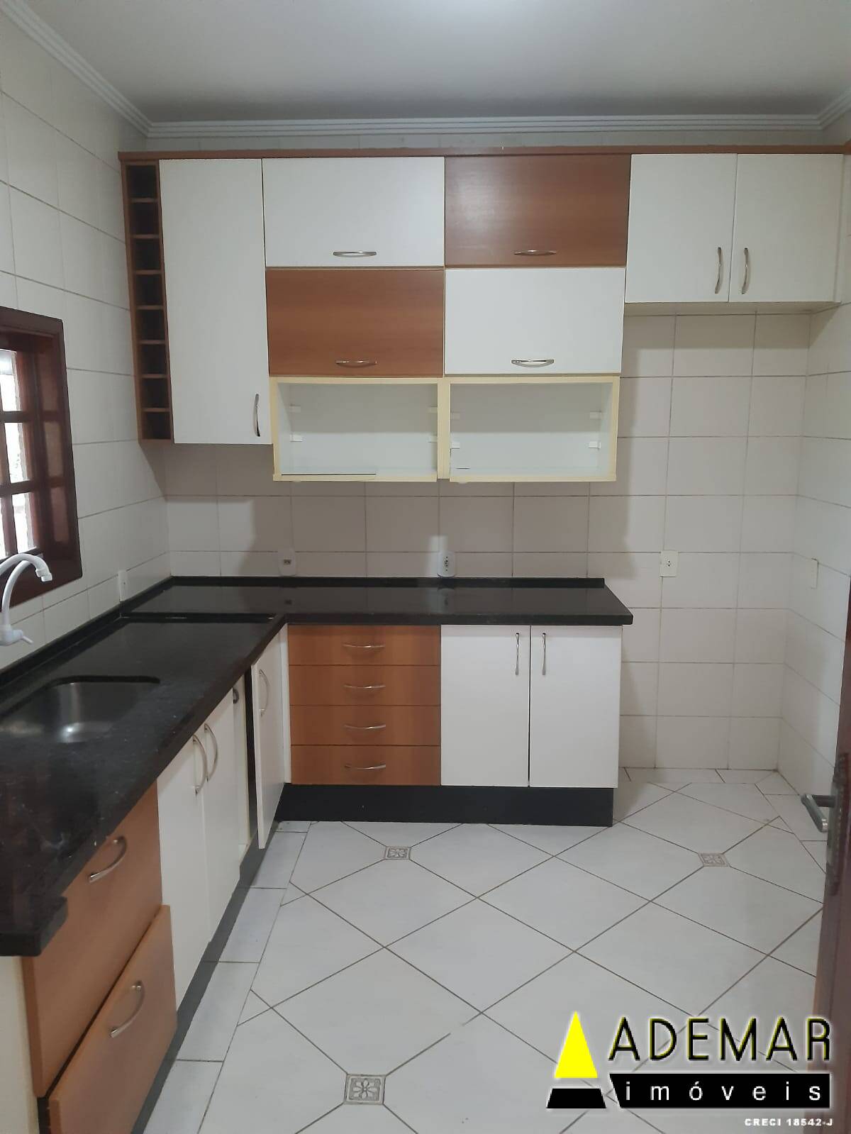 Casa à venda com 3 quartos, 500m² - Foto 4