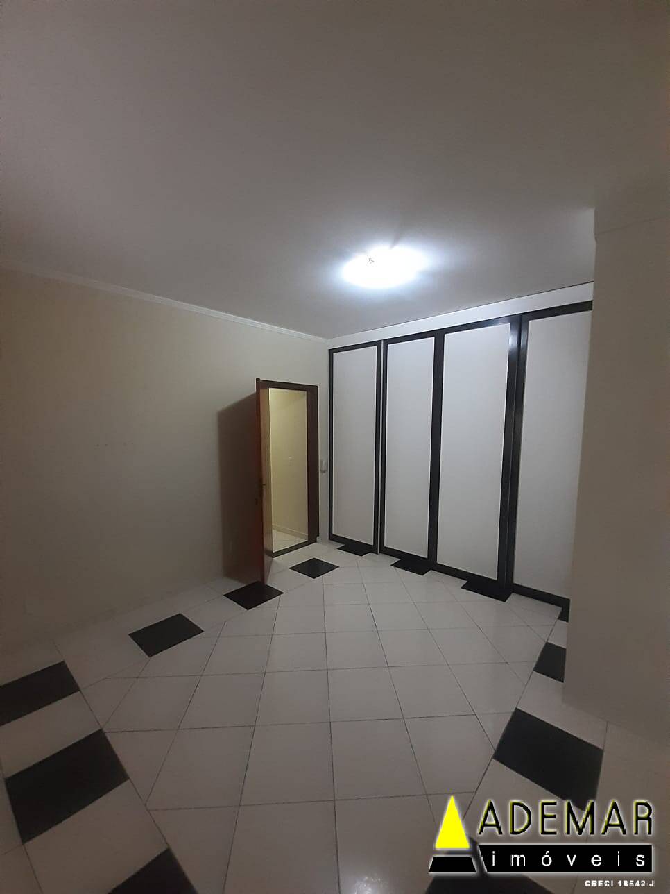 Casa à venda com 3 quartos, 500m² - Foto 13