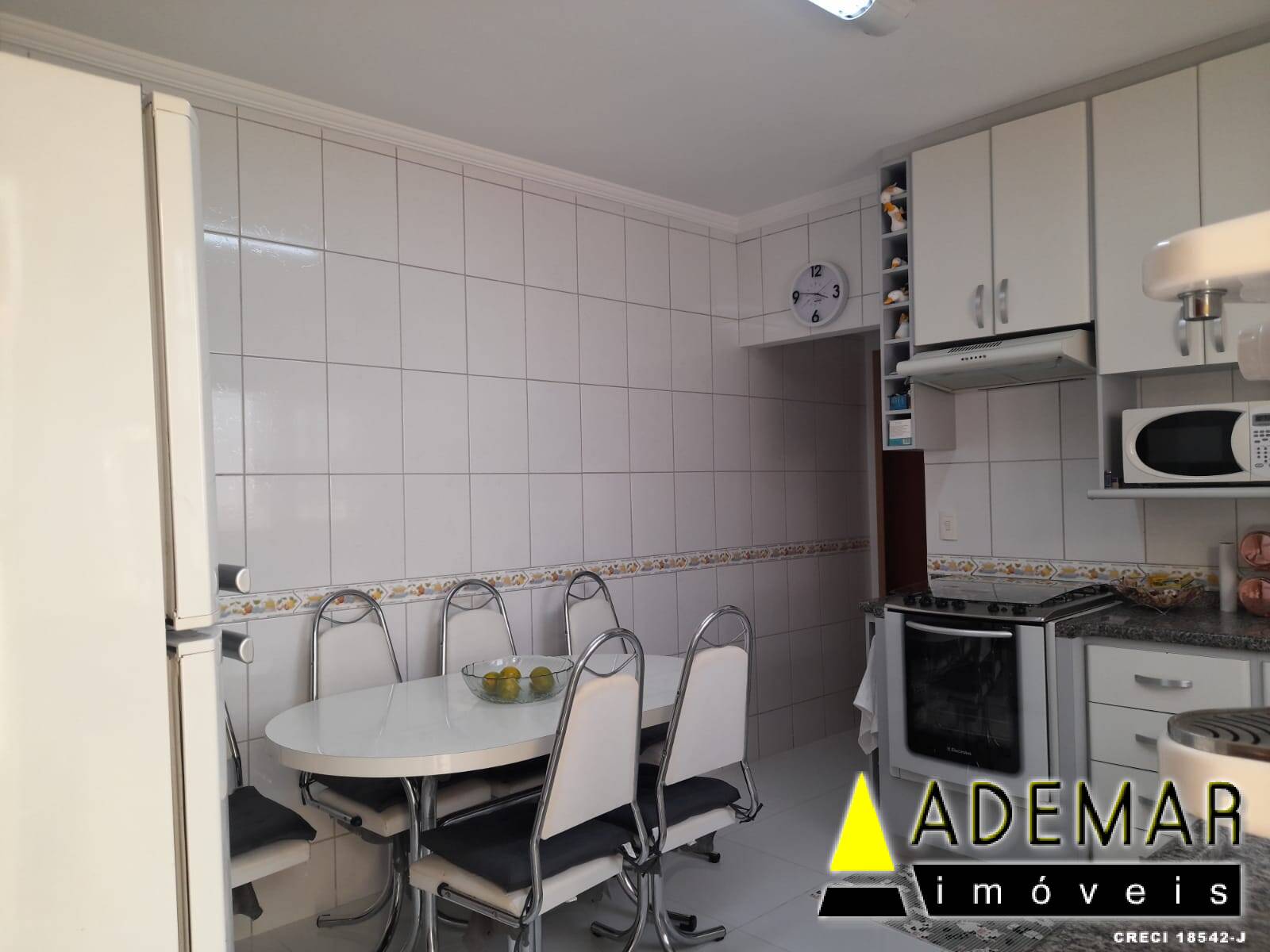 Casa à venda com 3 quartos, 200m² - Foto 4