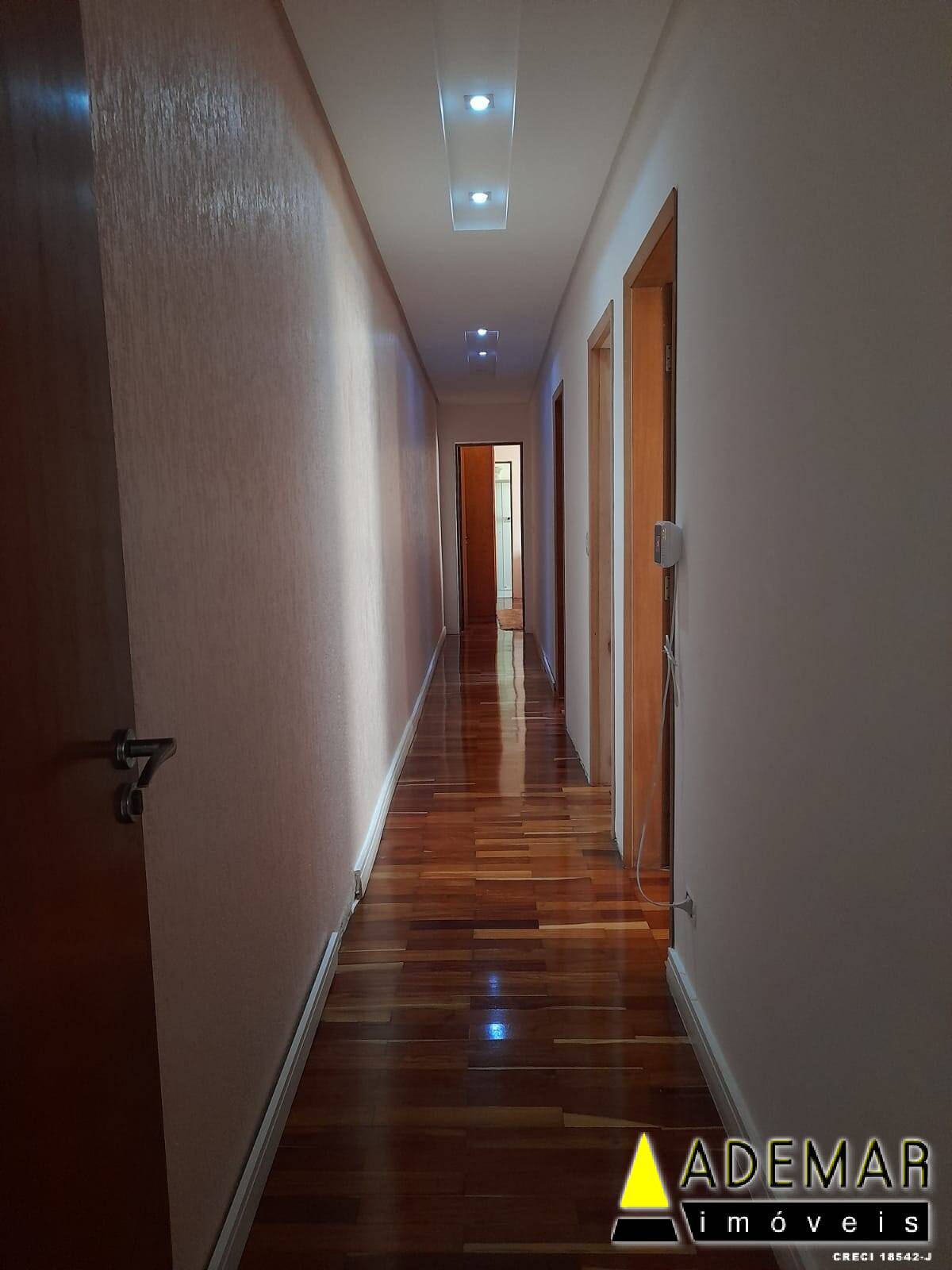 Casa à venda com 3 quartos, 200m² - Foto 11