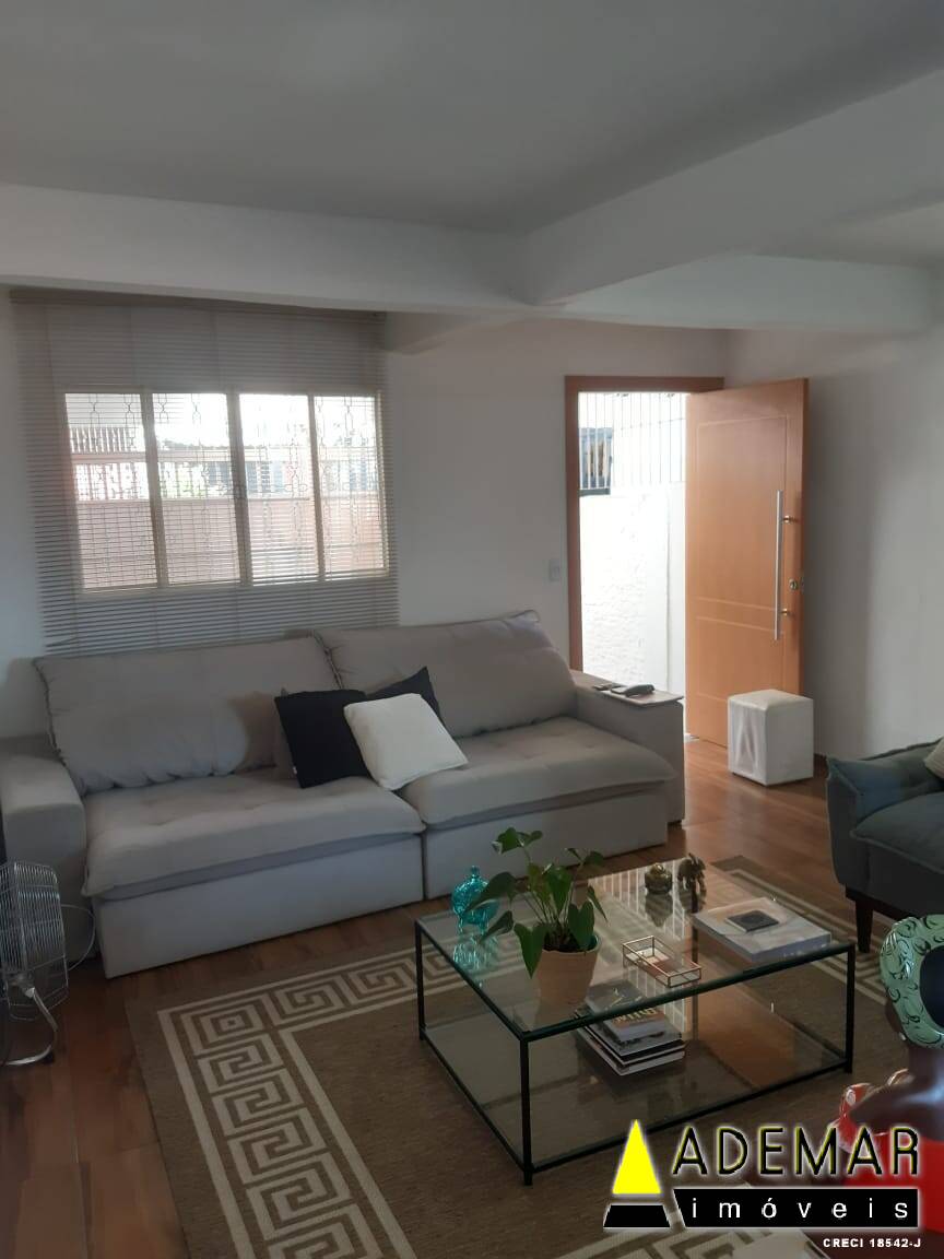 Casa à venda com 5 quartos, 188m² - Foto 1