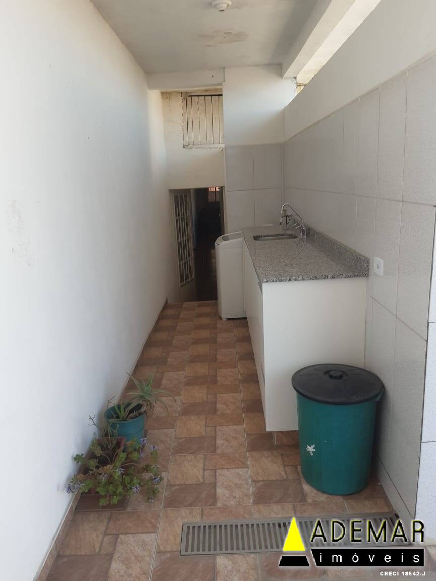 Casa à venda com 5 quartos, 188m² - Foto 12