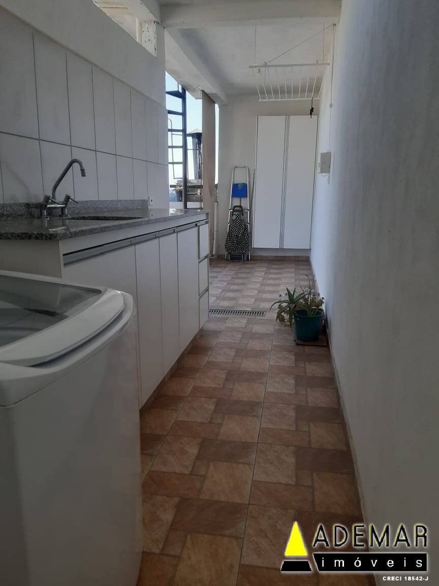 Casa à venda com 5 quartos, 188m² - Foto 11