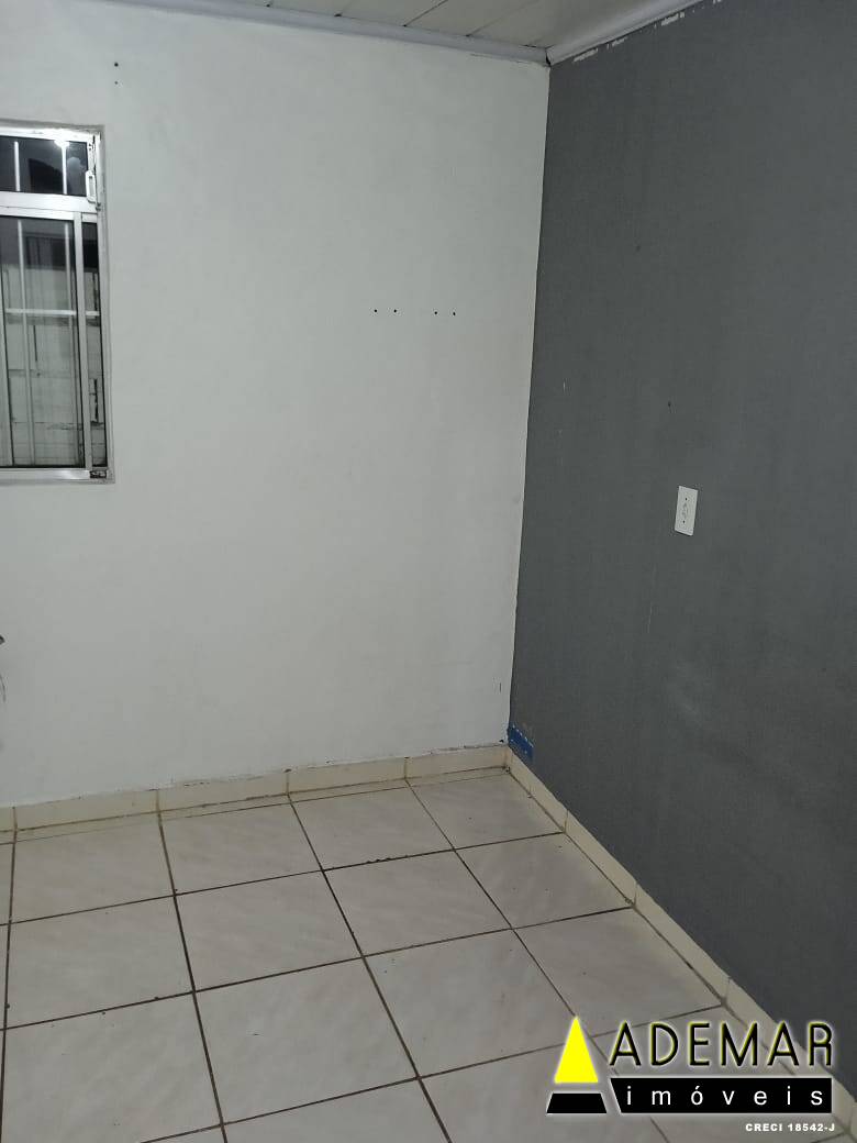 Casa à venda com 3 quartos, 75m² - Foto 4