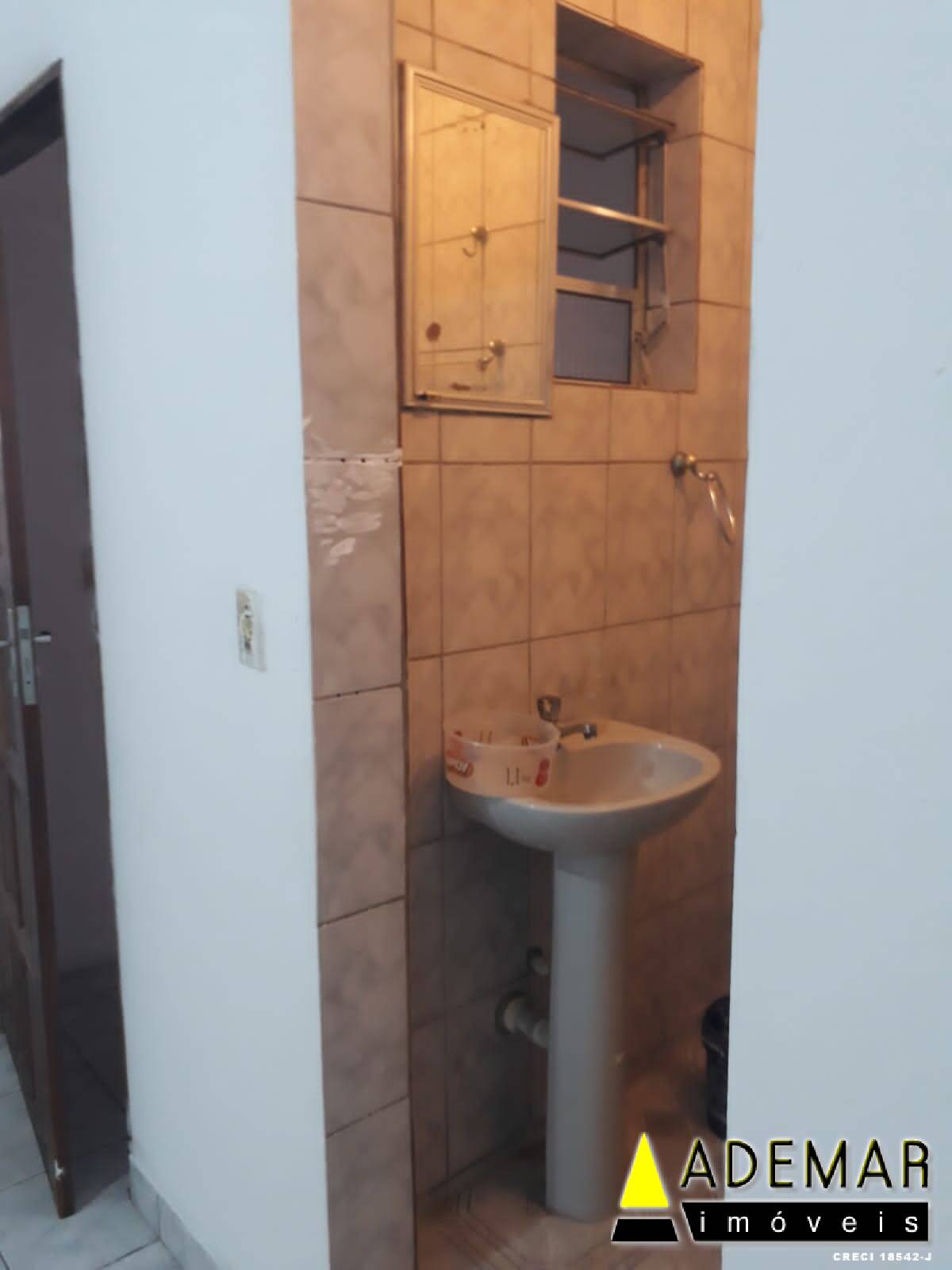 Casa à venda com 2 quartos, 50m² - Foto 2