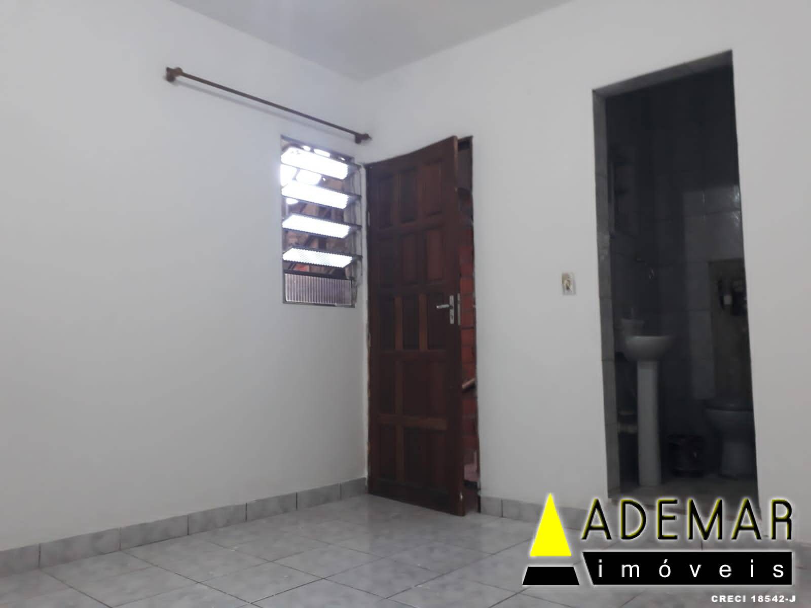 Casa à venda com 2 quartos, 50m² - Foto 1