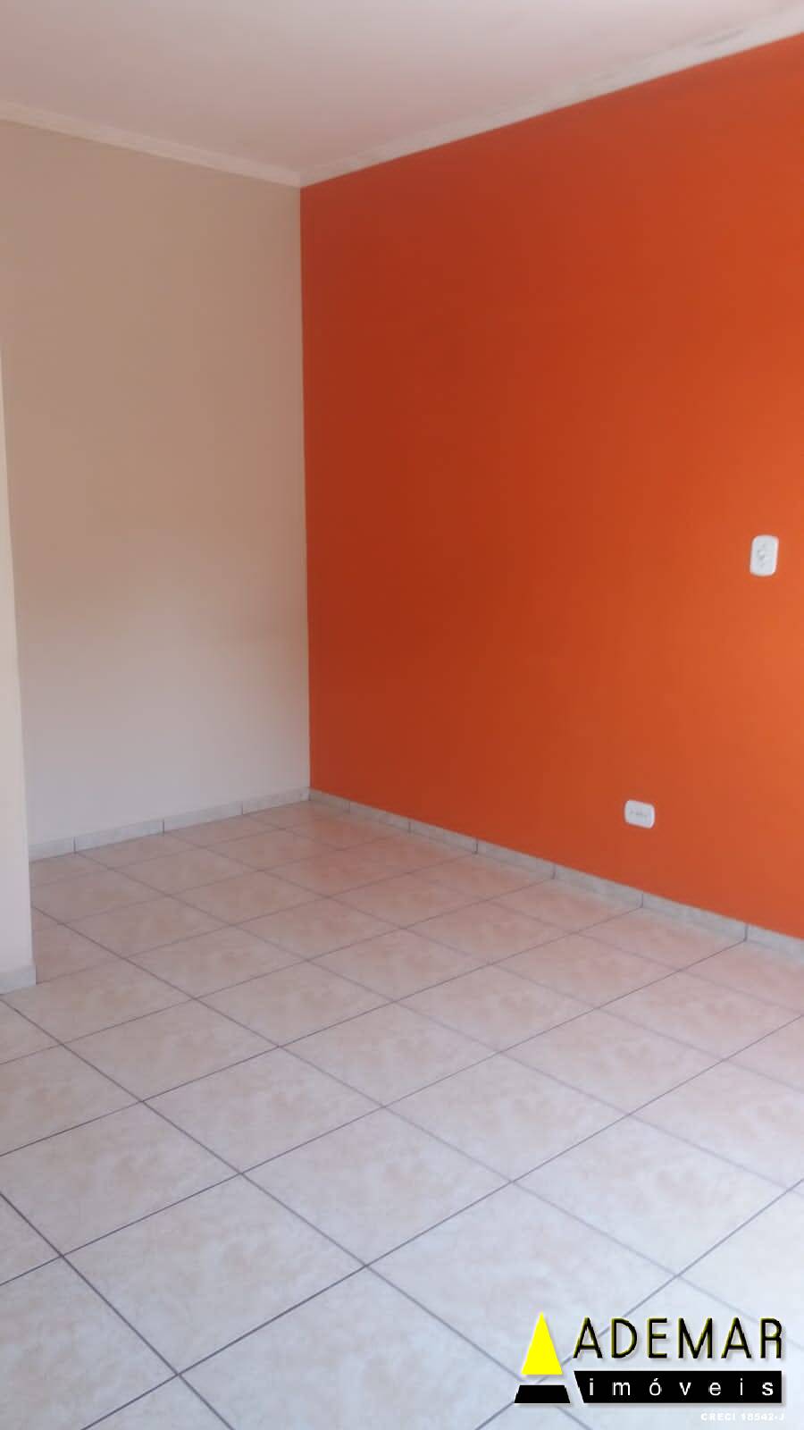 Casa à venda com 2 quartos, 75m² - Foto 1