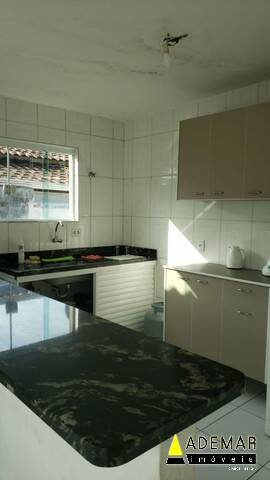 Casa à venda com 2 quartos, 120m² - Foto 1