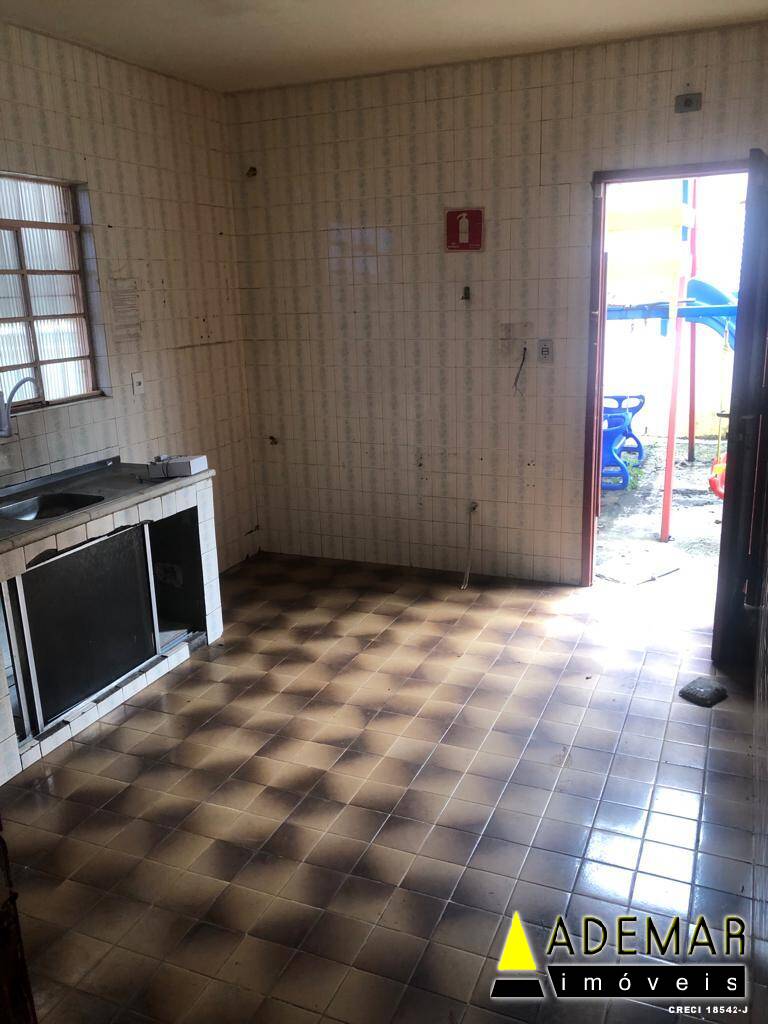 Casa à venda com 3 quartos, 300m² - Foto 9