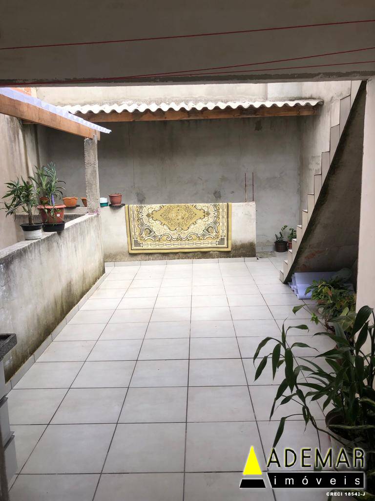 Casa à venda com 2 quartos, 150m² - Foto 3