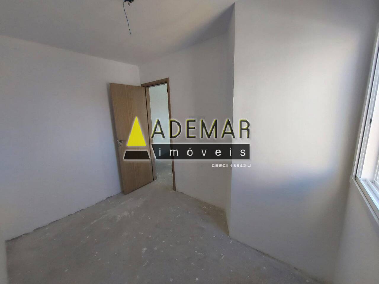 Apartamento à venda com 1 quarto, 33m² - Foto 2