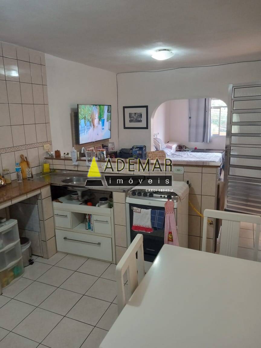 Casa para alugar com 1 quarto, 50m² - Foto 1