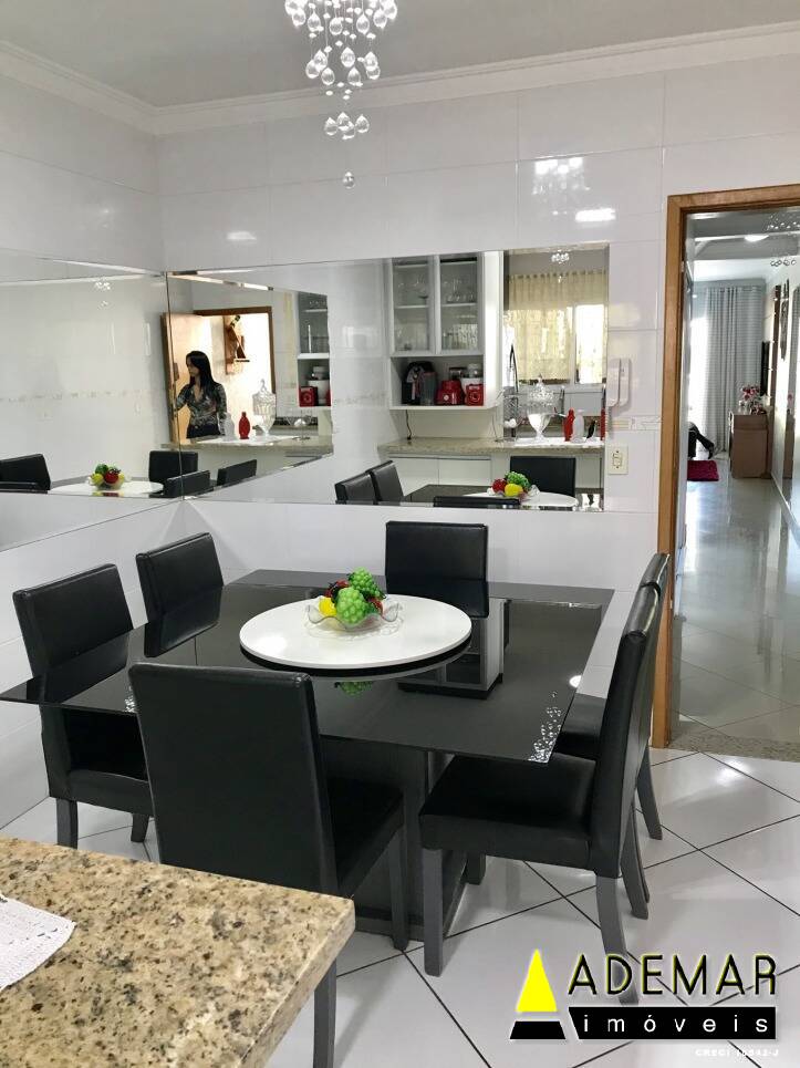 Casa à venda com 3 quartos, 125m² - Foto 2